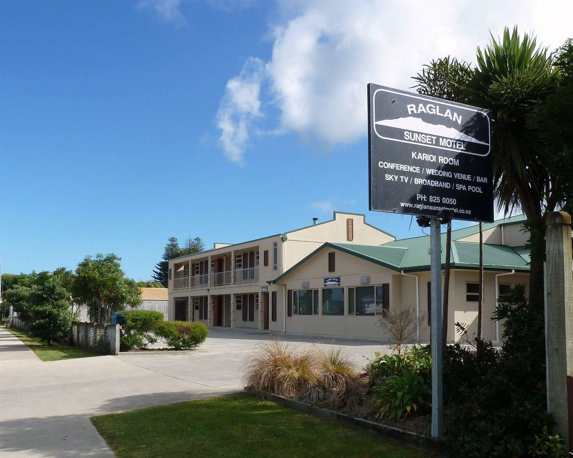 Raglan Sunset Motel And Conference Venue エクステリア 写真
